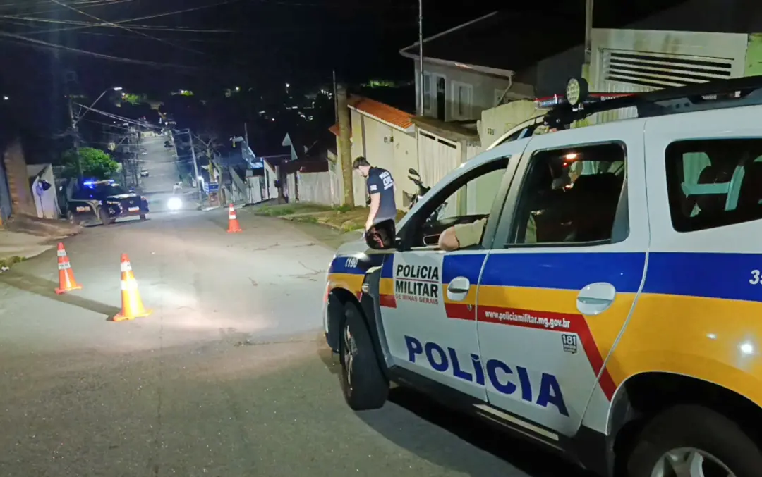 Poços de Caldas, em Minas Gerais, teve um homem baleado na perna durante uma discussão com o atual namorado da ex. A si…