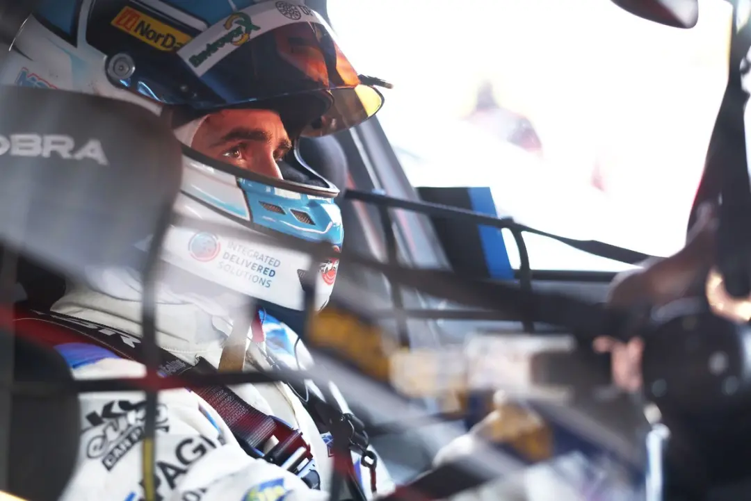 Moffat levou a vitória na corrida de classificação do BTCC em Brands Hatch. Ele ficou na liderança do início ao fim, se…
