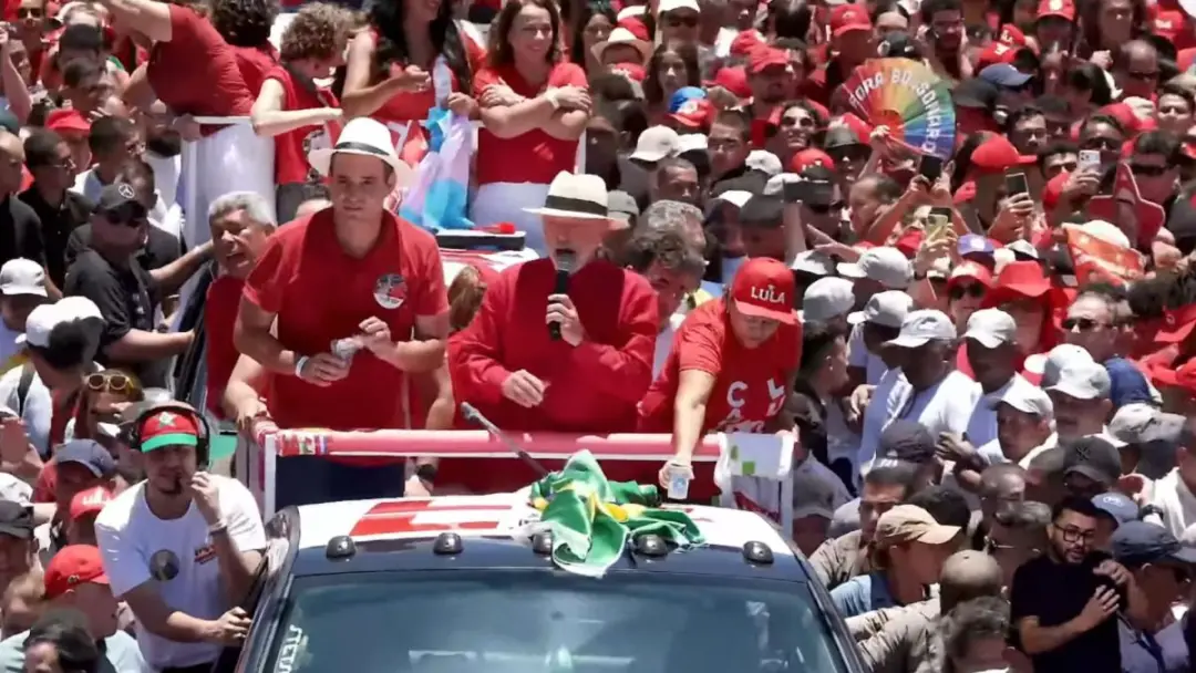 Lula disse que a direita não investe no Nordeste se vencer as eleições. Ele critica a ameaça de cortar programas como o…