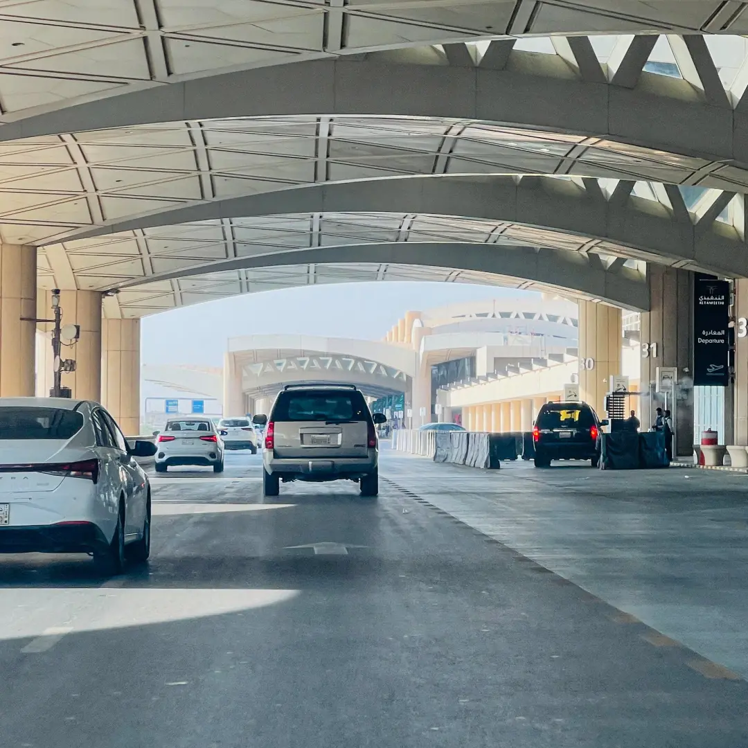 Voo desviado do aeroporto de Riad depois de ataques repetidos da milícia apoiada pelo Irã no Iêmen. Essa instabilidade …