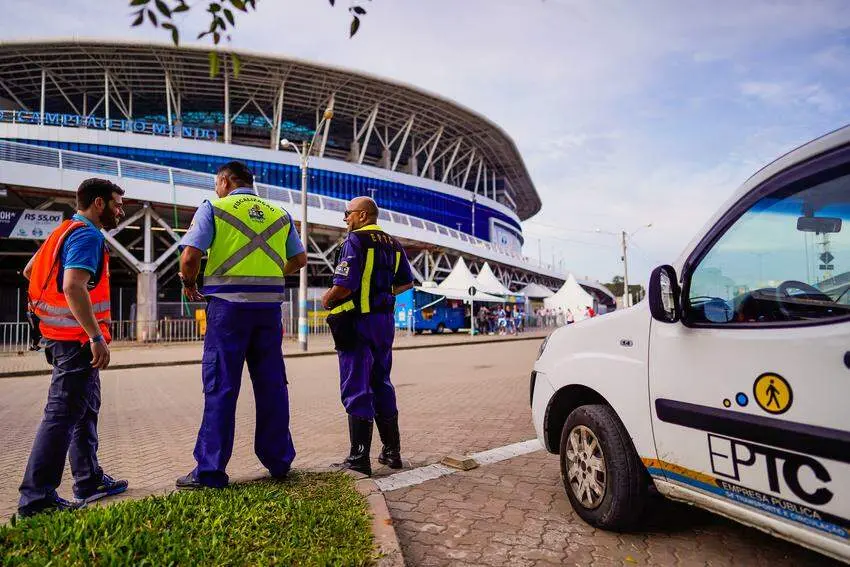 Arena em Porto Alegre com esquema especial de transporte para o jogo de domingo, prevendo 53 mil pessoas. O planejament…