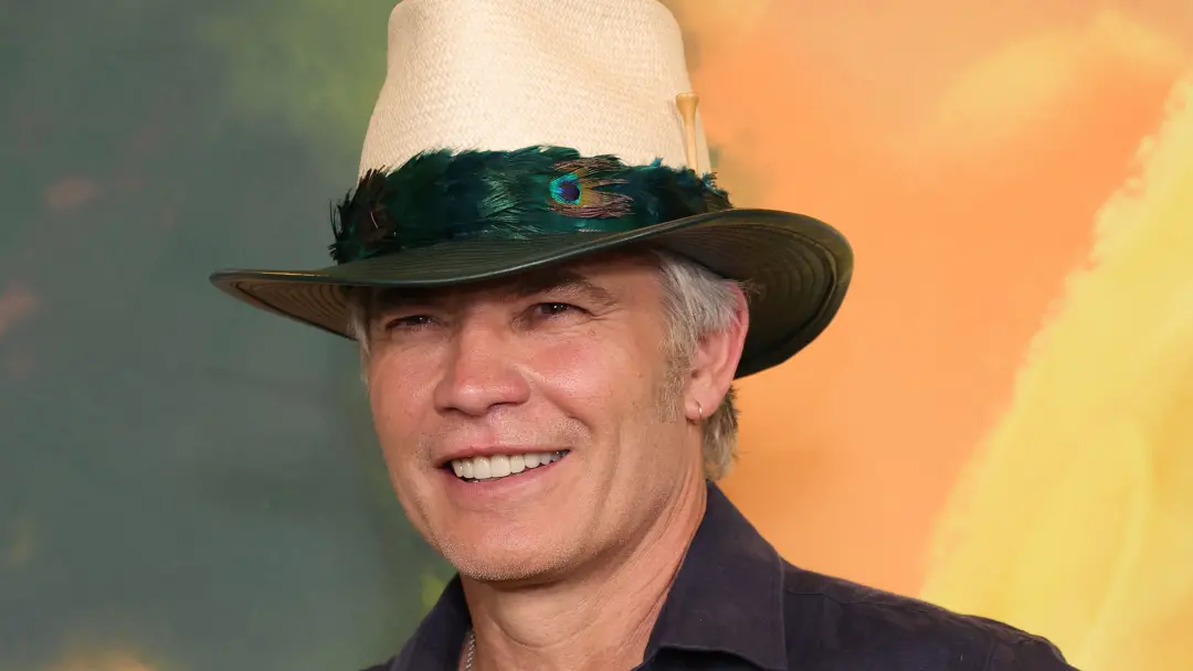 Timothy Olyphant está em uma sequência de sucessos, com o filme de horror com elenco forte sendo sucesso no streaming a…