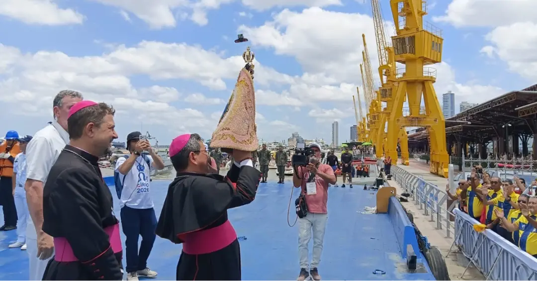 Basílica Santuário de Nazaré lotada no sábado, 10/10, durante a Descida do Glória. A imagem original foi retirada do Gl…