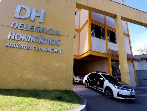 Xandão, conhecido no Muquiço, foi preso por envolvimento no ataque que matou o policial civil Carlos Alberto Freire Net…