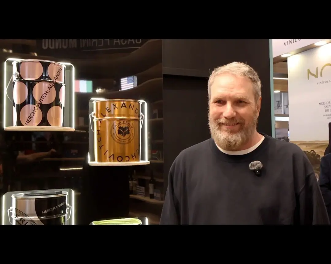 Alexandre Herchcovitch falou sobre a ideia de fazer um vinho tinto, leve e fresco, inspirado nele, durante a feira ProW…