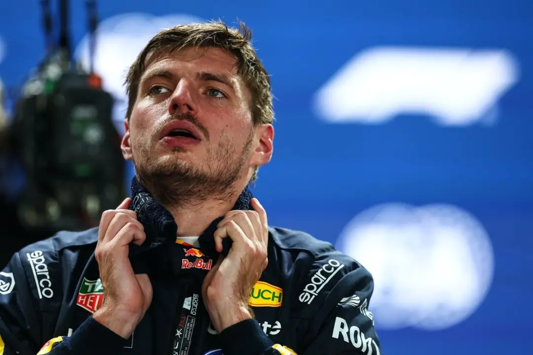 Verstappen ficou 0.054s atrás na pole do Grande Prêmio de Singapura. Leclerc disse que Max fez um trabalho melhor. É fr…