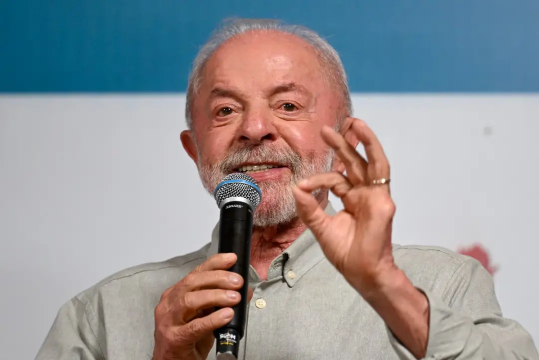 Lula pode ser forçado a governar mais no centro se for reeleito, pois a nova composição do Congresso Nacional impõe des…
