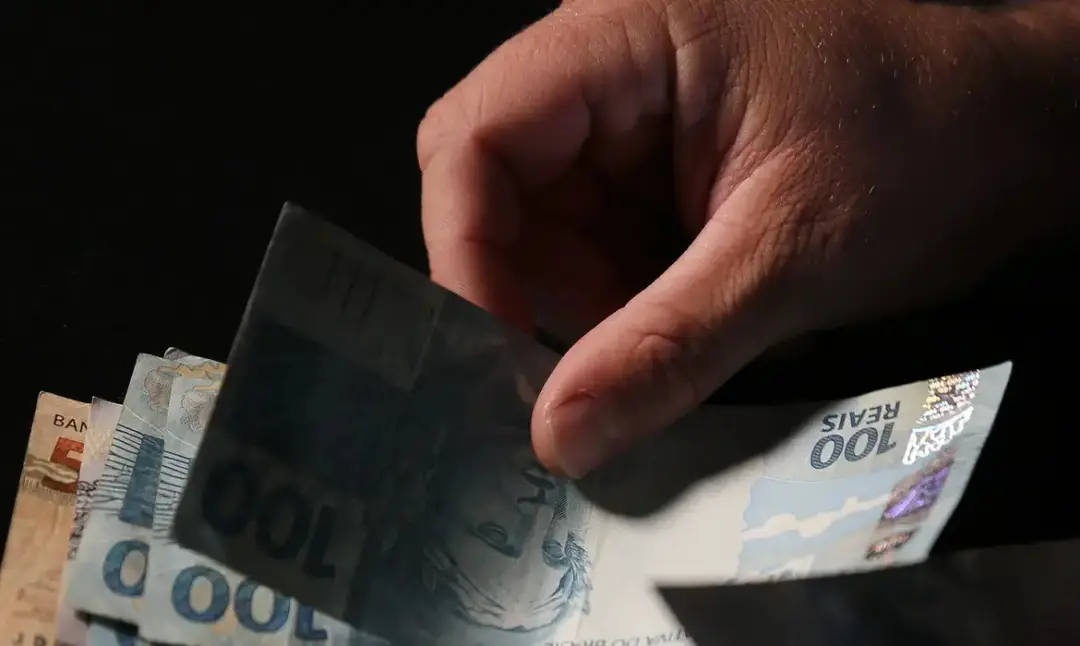 Devolução de saldos em bets, entre R$ 1,325 bilhão e R$ 1,453 bilhão, tá sendo acelerada pelas operadoras. Esse process…