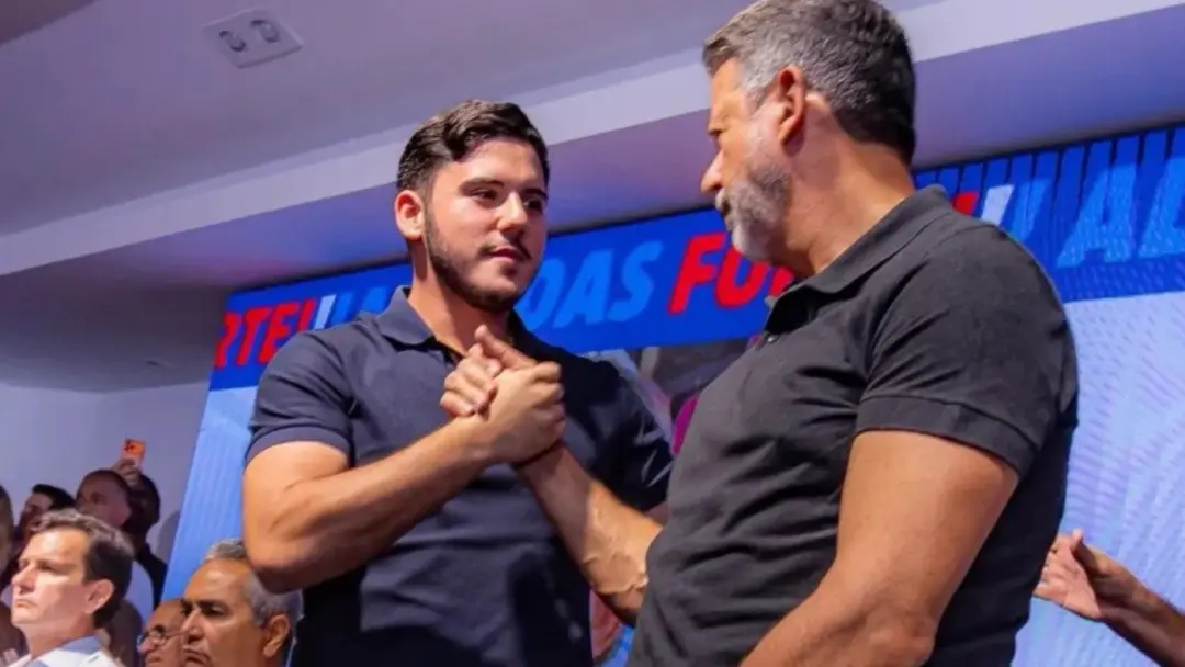 Alvinho Lira, filho do Arthur Lira, será o deputado mais novo do Brasil, eleito com 20 anos, graças a mudança na lei de…