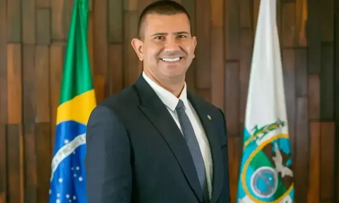 Douglas Ruas foi eleito governador do Rio de Janeiro com cerca de 50,88% dos votos após a retotalização, que considerou…