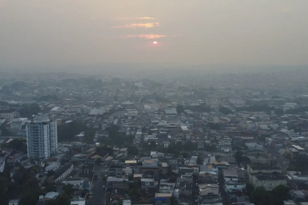 Qualidade do ar em Manaus atingiu níveis muito ruins, com concentração de 196,4 microgramas por metro cúbico. Suspender…