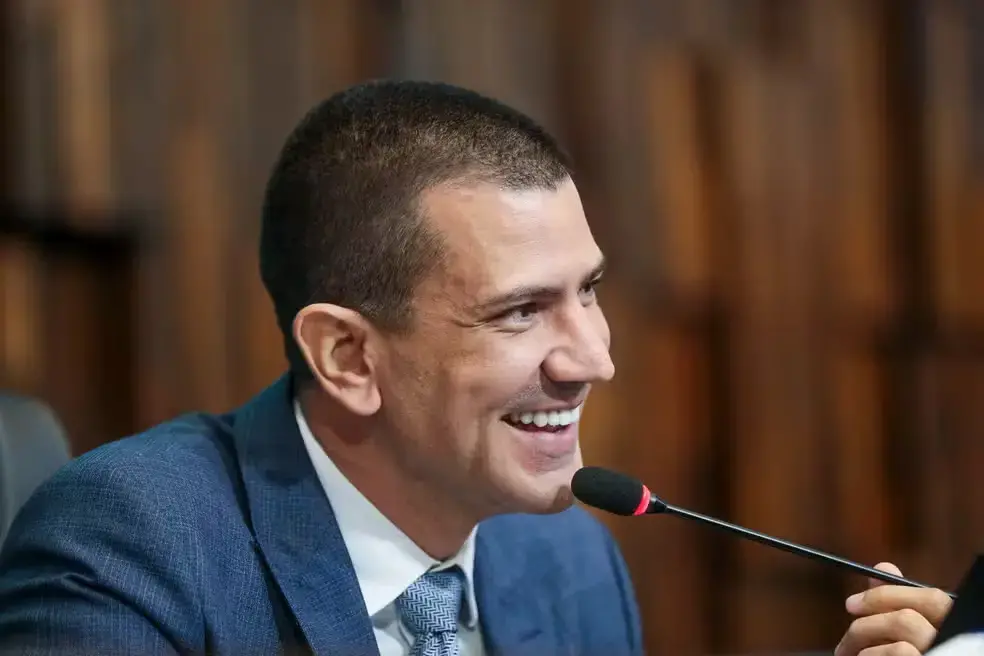 Douglas Ruas garantiu a vitória no Governo do Rio de Janeiro ao ter 274411 votos de Garotinho anulados pelo TRE-RJ. Ess…
