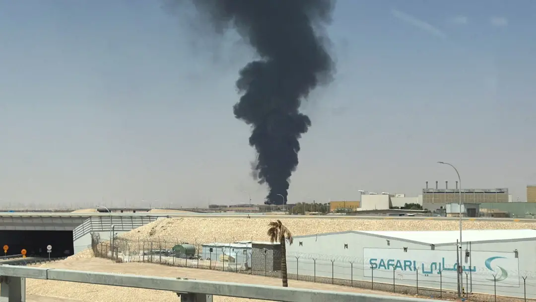 Aeroporto de Riad recebeu um míssil que atingiu um terminal e deixou feridos. A instabilidade em Riad, com ataques rece…