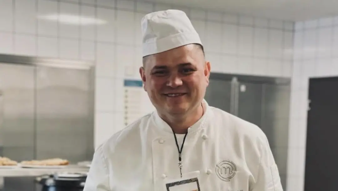 Mariusz Komenda, semifinalista do MasterChef Polônia, faleceu, deixando os fãs tristes. A perda aponta para a fragilida…