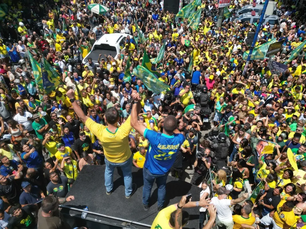 São Gonçalo recebeu carreata com Douglas Ruas e Flávio Bolsonaro após sua vitória estadual. A mobilização buscou apoio …