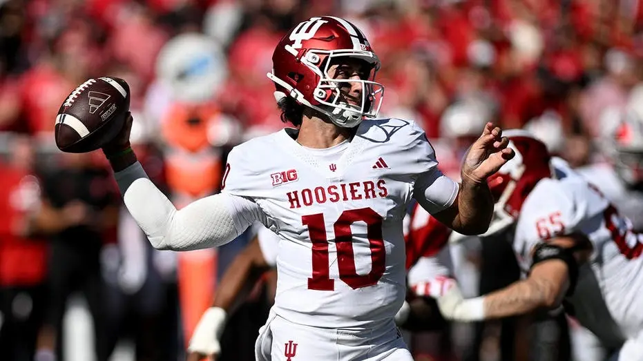 Indiana vence Nebraska por 20 a 17 fora de casa e estende a maior sequência de vitórias do país. O time conseguiu a vir…