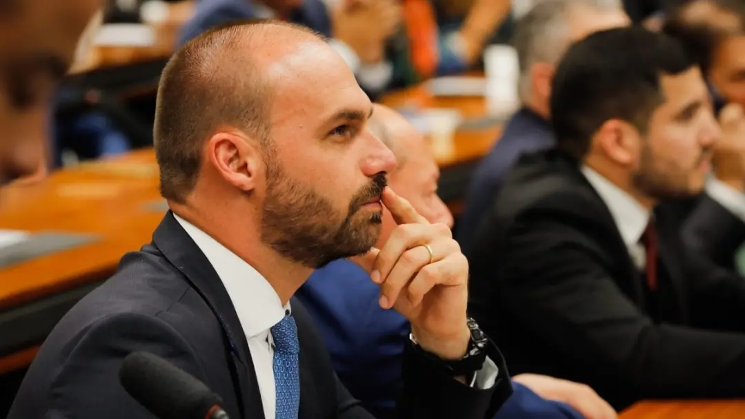 Eduardo Bolsonaro diz que pode haver retorno da Lei Magnitsky contra Alexandre de Moraes pelos EUA. Ele alega que a ges…