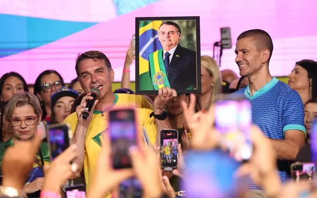 Flávio Bolsonaro esteve em motociata em São Gonçalo e participou da celebração dos 100 anos da Assembleia de Deus no Ri…