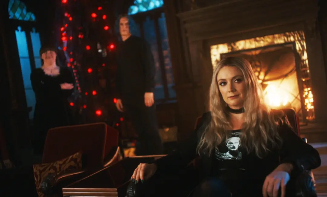 Billie Lourd falou que tem mais banheiras em American Horror Story 13. Isso mostra que a narrativa pode continuar em Sa…