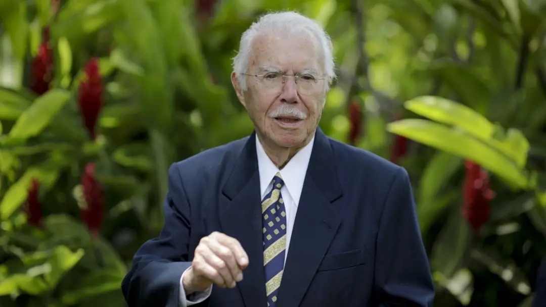 Sarney, 96 anos, segue na UTI em São Luís após cirurgia de abdômen por obstrução intestinal. É uma situação delicada, o…