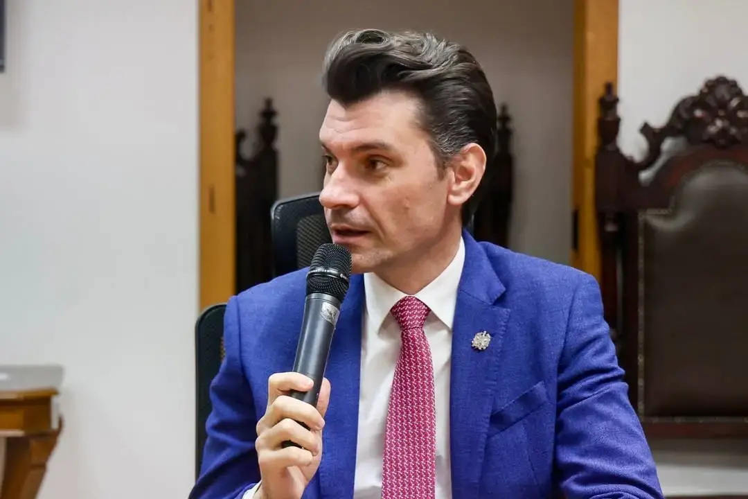 Florianópolis, SC. Famílias dos adolescentes cobram respostas do ex-delegado Ulisses Gabriel depois que ele admitiu err…