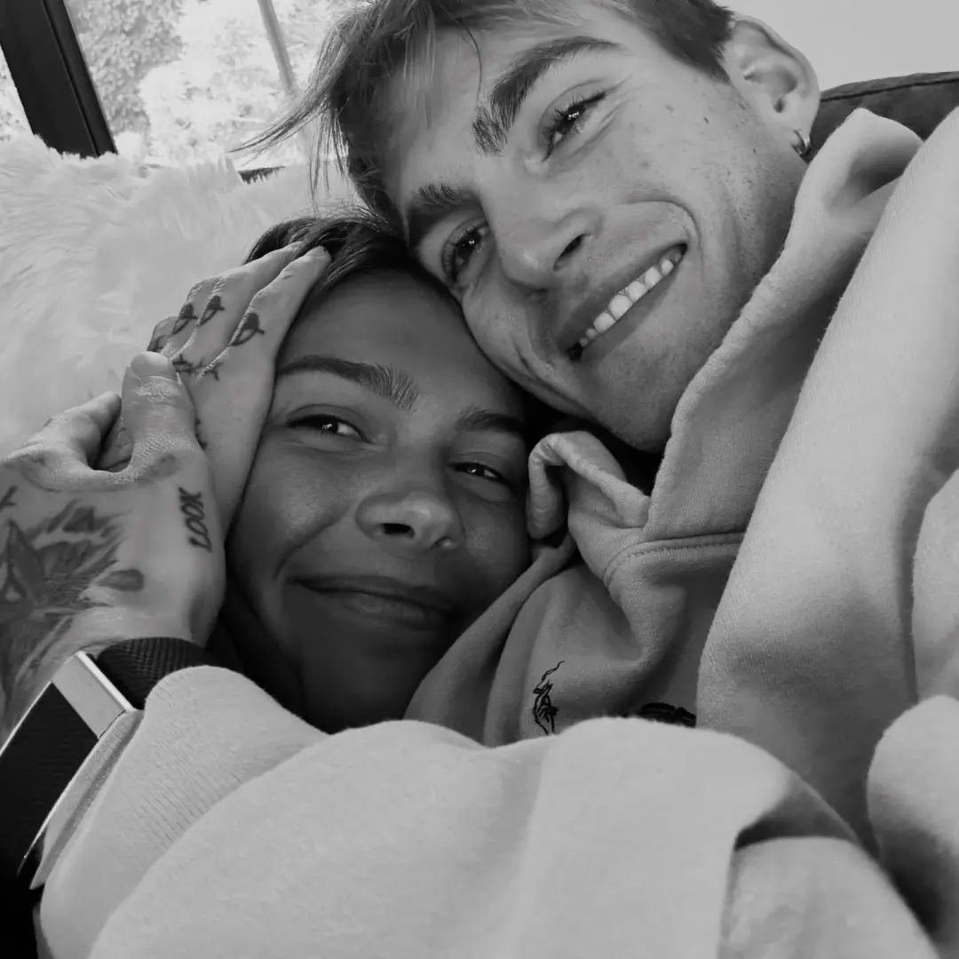 Isabella Jones publicou homenagem a Presley Gerber três semanas depois da morte dele. A gente vê que mesmo depois do fa…
