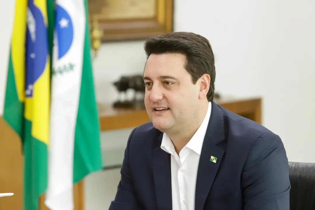 Ratinho Jr. deve apoiar Flávio Bolsonaro nos próximos dias. Essa aliança política aponta pra uma estratégia de governad…