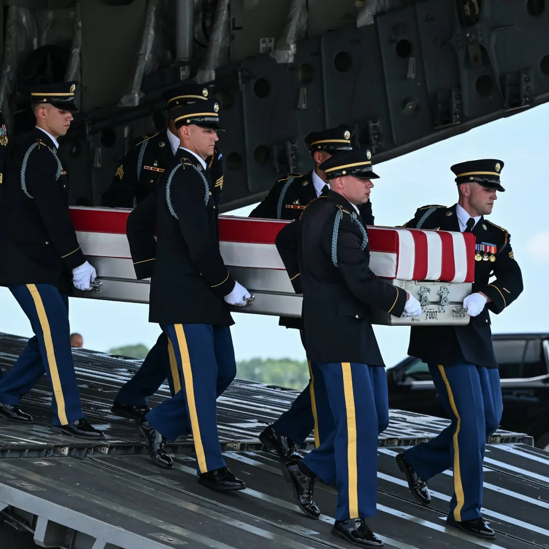 Departamento de Defesa reconhece militares americanos mortos ou feridos em funções de apoio na guerra do Irã. Essa incl…