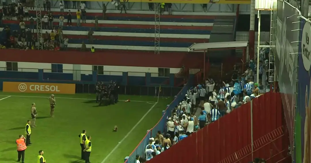 Brusque x Paysandu suspenso e retomado neste domingo às 15h em Santa Catarina. A paralisação veio por problemas de segu…