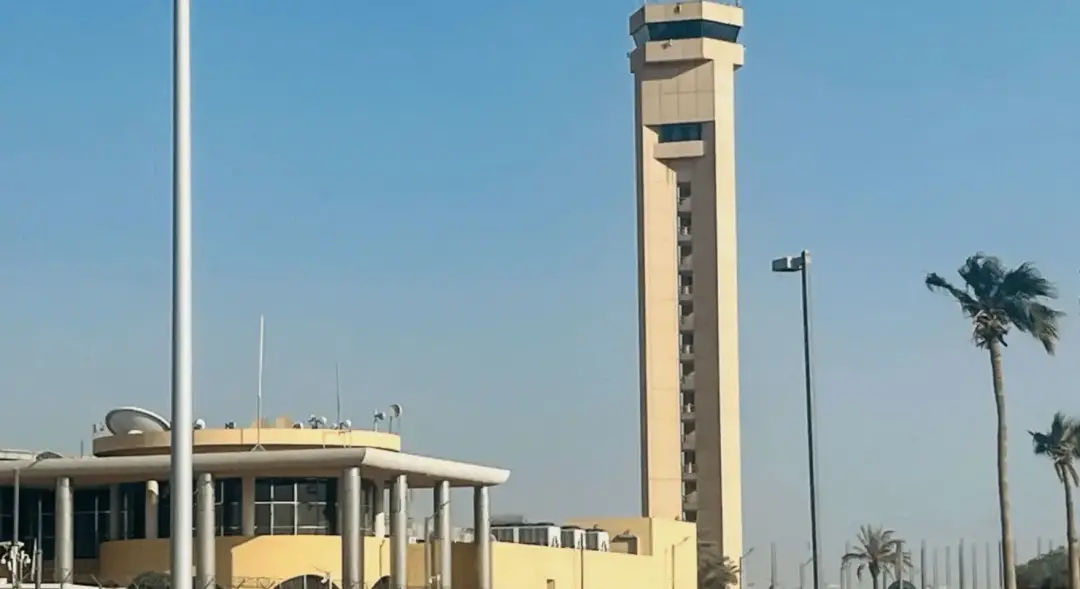 Explosão atinge aeroporto em Riad, na Arábia Saudita, deixando feridos e causando suspensão de voos. Ataques desse tipo…