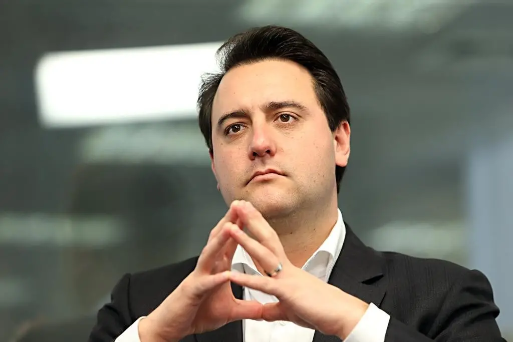Ratinho Junior anunciou apoio ao Flávio Bolsonaro no segundo turno da eleição presidencial. Essa aliança aponta pra uma…