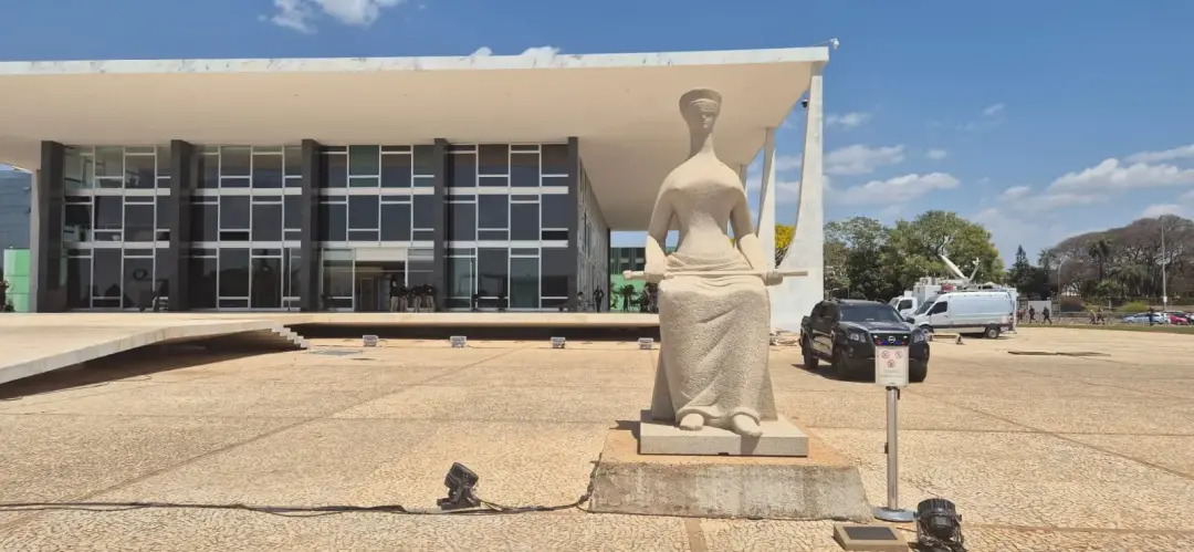 Cento e vinte e um pedidos de impeachment contra Ministros do STF desde 2021, sem nenhum ter andamento. A dificuldade e…