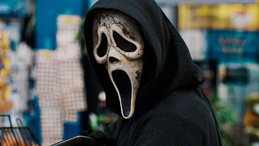 Ghostface volta à linha 30 anos depois da estreia. É um retorno que traz uma história de horror bem pesada. Esses resga…