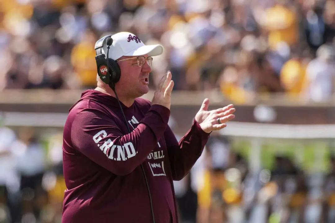Mike Elko, técnico do Texas A&M, criticou o site de fãs TexAgs.com depois da derrota de 27 a 6 para Missouri. É estranh…