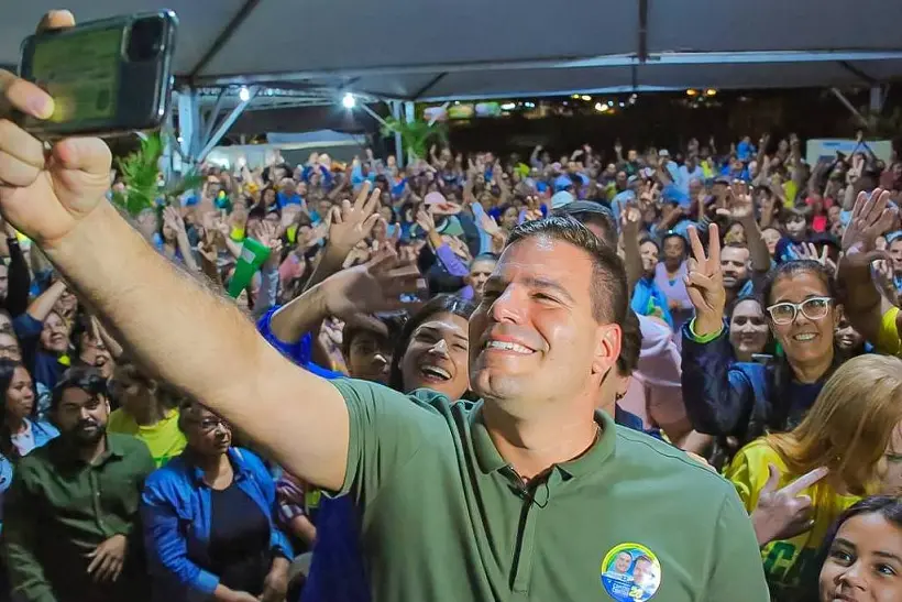 99 eleitos do grupo militar e policial, representando 8% dos concorrentes, em 2026. A queda de candidatos é notável, ma…