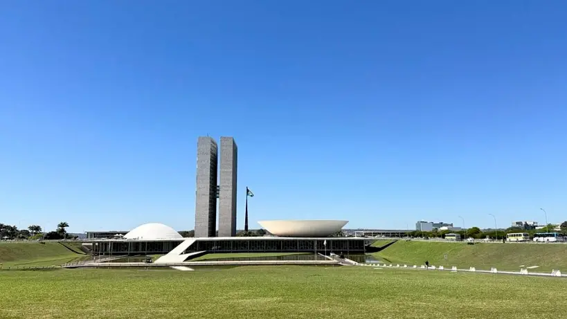 PL ganha 23 cadeiras na Câmara, chegando a 121 deputados, e reduz espaço de União Brasil e PSDB. A consolidação do PL m…