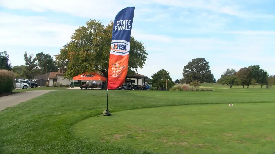 Cait Sanders terminou em segundo lugar individual na competição de golfe feminino 1A em Decatur com nota +7. Esse resul…