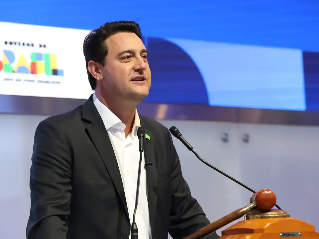 Ratinho Jr apoia Flávio Bolsonaro no segundo turno contra Lula. A articulação com Tarcísio de Freitas mostra um movimen…