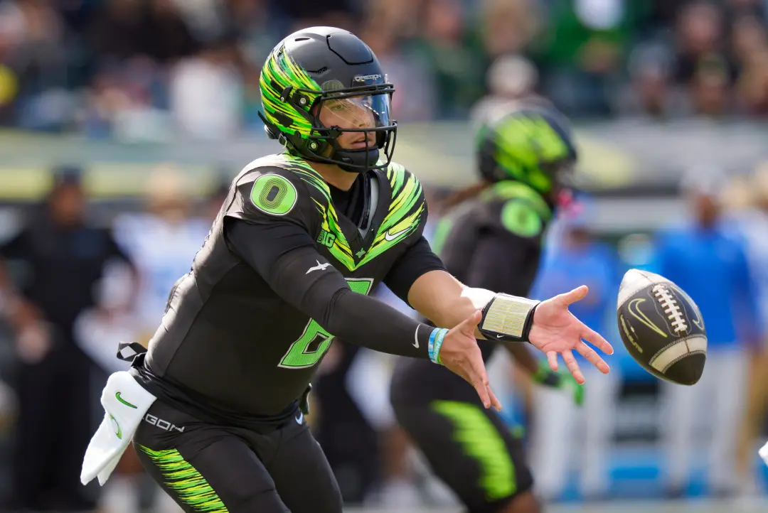 Oregon perdeu por 17 a 15 para a UCLA em casa. O ataque parecia paralisado e a estratégia de jogo estava questionável. …