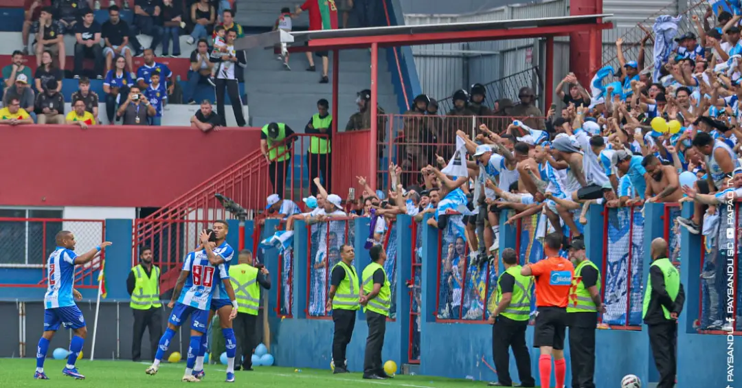 Brusque, SC, viu o Paysandu denunciar fala xenofóbica do locutor do estádio após a suspensão do jogo. A mensagem de que…