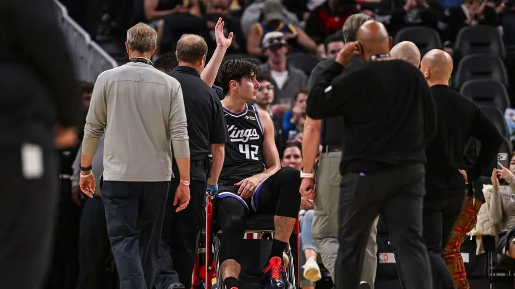 Maxime Raynaud, pivô do Kings, sofreu uma lesão grave no joelho direito no jogo de pré-temporada contra os Warriors. É …
