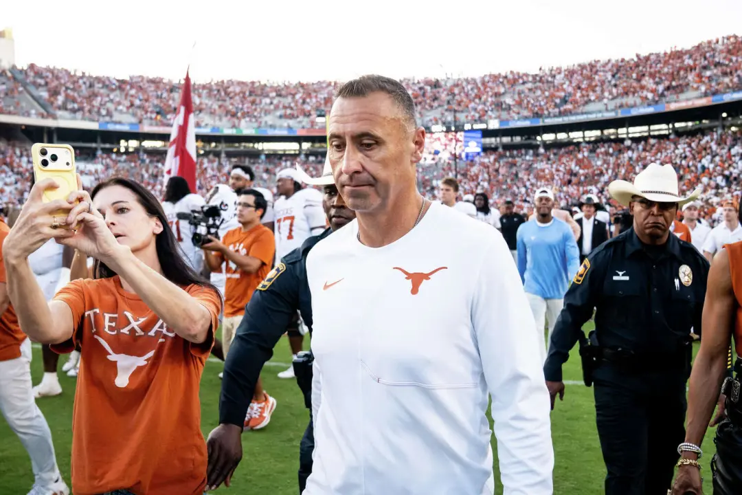 Texas perdeu para Oklahoma por 27 a 24 no Cotton Bowl. O time Longhorns mostrou um desempenho ofensivo bem fraco, o que…