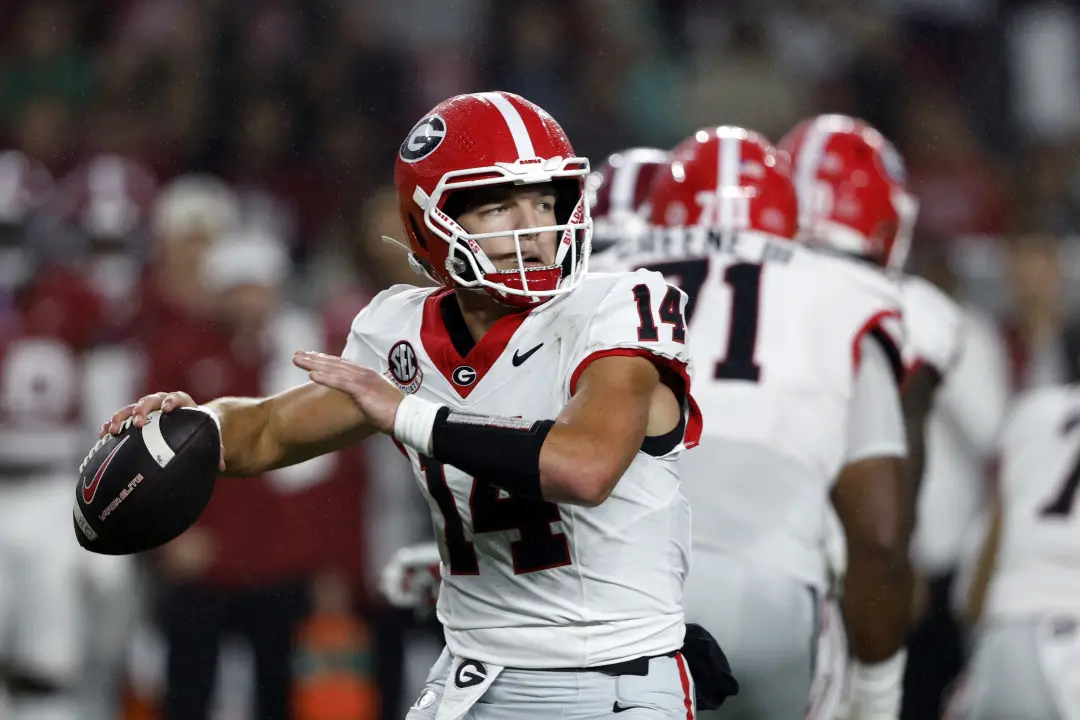 Georgia venceu Alabama por 20 a 17 no sábado, marcando a primeira vitória regular nessa série desde 2007. A defesa mant…