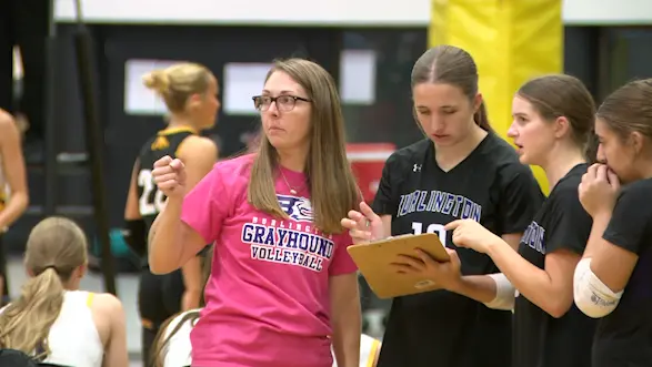 Burlington Grayhounds chegou à final do Bettendorf Invite, mas perdeu para a Iowa City High por 2 a 0 no sábado. É frus…