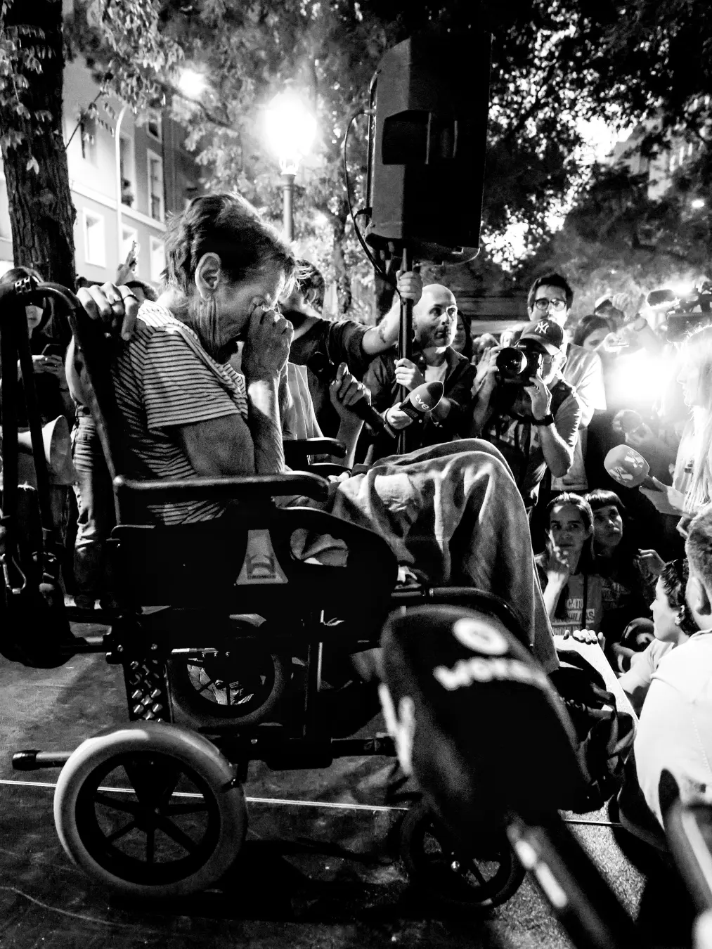 Ines Caballero, técnica de teatro em Madrid, decidiu acampar na Puerta del Sol para protestar sobre o sufoco de não con…