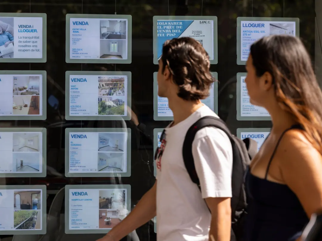 38 por cento dos jovens nascidos entre 1986 e 1995 moram alugando a preço de mercado aos 35 anos na Espanha. Isso mostr…