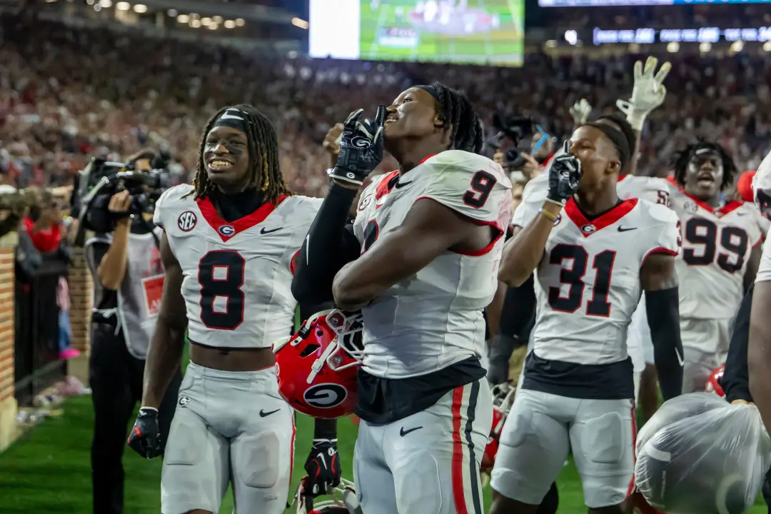 Texas Longhorns caiu no Top 10 após a derrota para Oklahoma no Cotton Bowl. Aquele final de semana foi muito agitado, c…