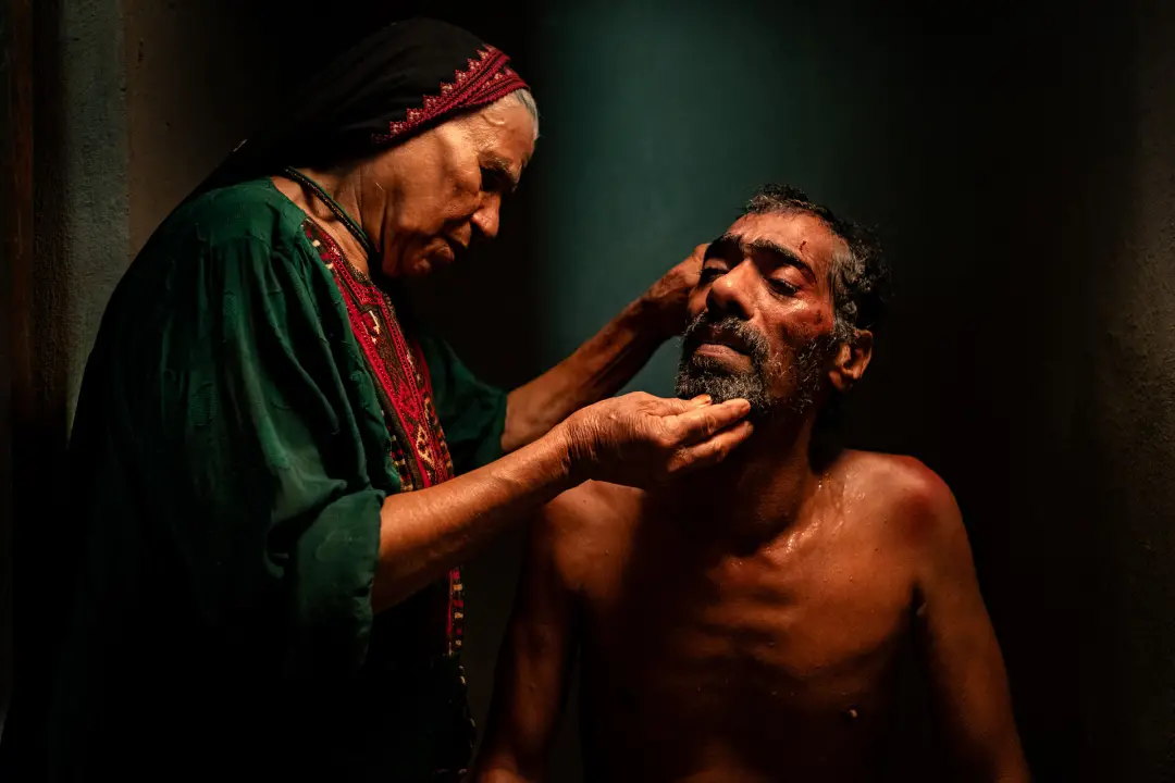 Midday Meal, filme iraniano de Majid Majidi, aborda os atos desesperados de um professor para sustentar a escola. A cen…