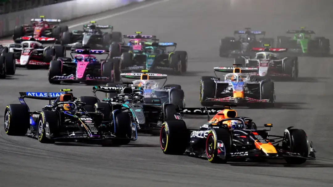 Singapore Grand Prix rola com sete corridas restantes no campeonato. Antonelli, com 19 anos, mantém a liderança dos pon…