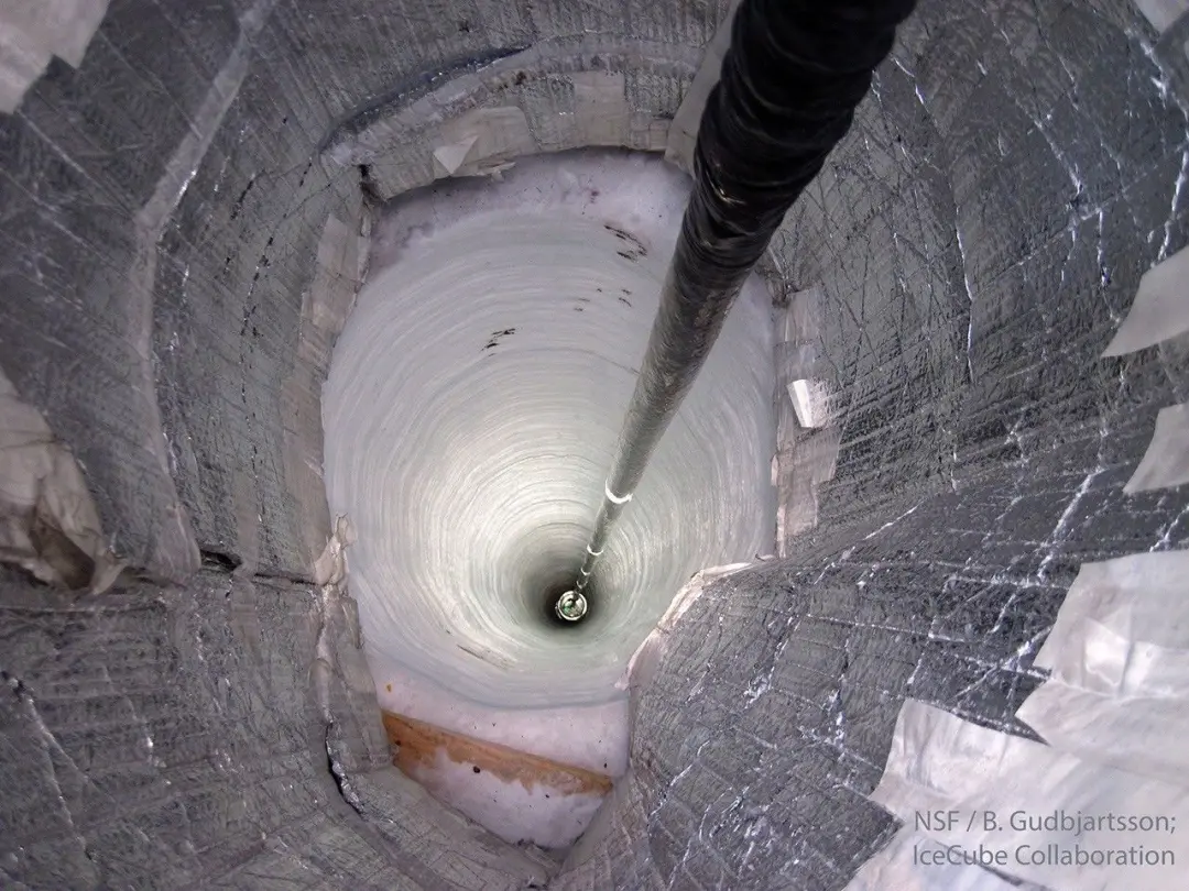 Cem buracos perto do Polo Sul estão virando observatórios astronômicos, usando detectores de luz para capturar neutrino…